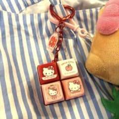 【値下げしました】ハローキティ キーキャップ　キーホルダー　キーボード　サンリオのサムネイル