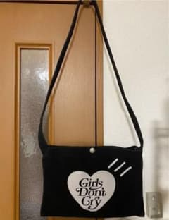 Girls Don't Cry ガールズドントクライ　サコッシュのサムネイル