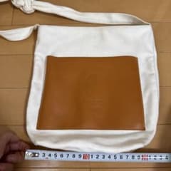 アイボリーとブラウンのショルダーバッグのサムネイル