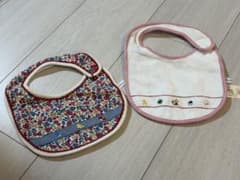 ファミリア　花柄と刺繍のスタイ2枚セットのサムネイル