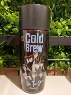 コールドブリューコーヒー  BTS 全メンバーのサムネイル