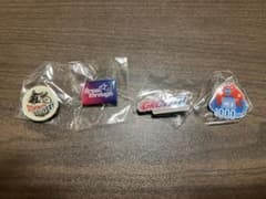 ドミノピザ dominospizza rarry 1000店舗記念 ピンバッジ - メルカリ