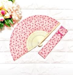 【ハンドメイド】リバティ 扇子 専用ケース付き イザベル いちご柄のサムネイル