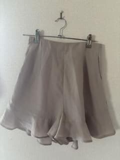 NICE CLAUP 裾フリル ショートパンツ キュロットのサムネイル
