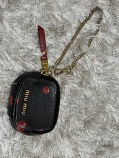miu miu チェリー柄 小物ケース チェーン付き AirPods - メルカリ
