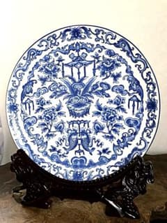 中国美術 大清乾隆年製 蝙蝠 魚 草花紋 飾り皿 皿立て双龍唐台付き 共箱 中国美術 大清乾隆年製 蝙蝠 魚 草花紋 飾り皿 皿立て双龍唐台付き 共