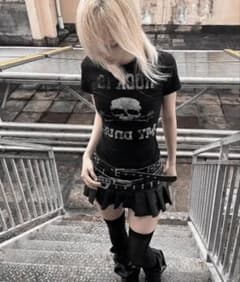 スカルプリント 半袖Tシャツ ブラック y2kのサムネイル