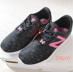 New Balance スニーカーのサムネイル