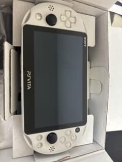 PlayStation Vita 白 ケース付き 箱付き 充電器付きのサムネイル