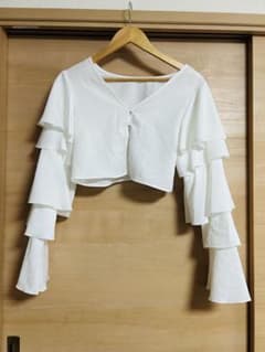 新品タグ付き　トップスのサムネイル