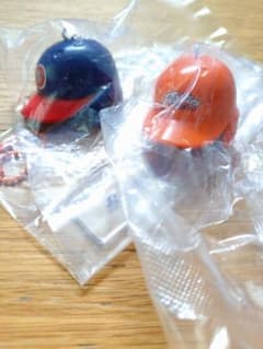 北海道日本ハムファイターズ 歴代ヘルメットキーホルダー 2種セットのサムネイル