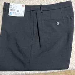 ユニクロ感動パンツ　新品のサムネイル