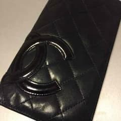 シャネル長財布カンボンラインとGUCCIのバングル時計のサムネイル