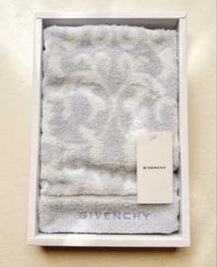 GIVENCHY ジバンシーウォッシュタオル パープル系のサムネイル