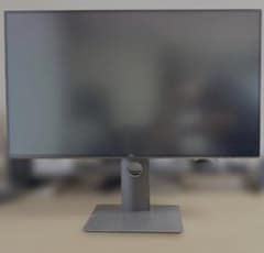 Dell U2720QM 27インチ 4K USB-Cモニター 液晶縦線あり Dell U2720QM 27インチ 4K USB-Cモニター 液晶縦線あり - メルカリ