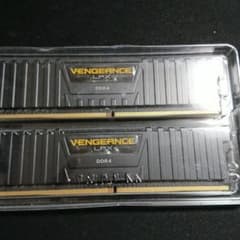 CORSAIR CMK8GX4M2A2666C16のサムネイル