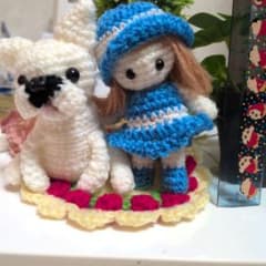 ハンドメイド あみぐるみ フレンチブルドッグとブルーのワンピース女の女の子のサムネイル