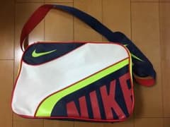 ナイキ スポーツバッグのサムネイル