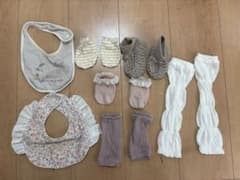 女の子　ベビー小物　まとめ売り　スタイ　靴下　ミトン　レッグウォーマーのサムネイル