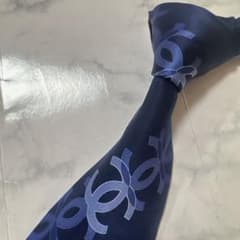 CHANEL ネクタイ ネイビー デカココ ココマーク チェーン付き - メルカリ