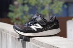 New Balance キッズ スニーカー ブラックのサムネイル