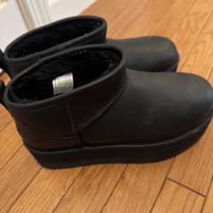 UGG ブラック ムートンブーツ プラットフォームのサムネイル