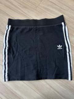 adidas アディダスオリジナル　タイトスカートのサムネイル