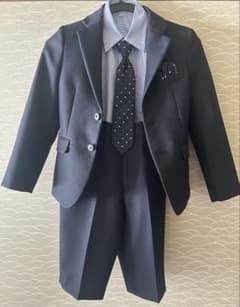 男の子フォーマルスーツ130㎝　紺のサムネイル