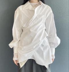 akikoaoki アキコアオキ変型シャツ　白ブラウス