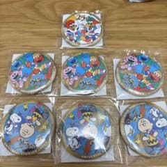 キャラクター缶バッジ 25個セット USJ 25周年記念キャラクター缶バッジ8個セット - メルカリ
