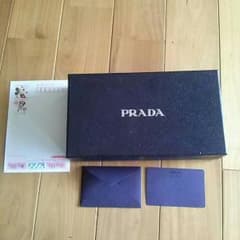 V2様専用☆速達扱い値下！PRADA 長財布用 空箱 カードつき☆のサムネイル