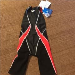 新品タグ付きアリーナの正規品でLサイズ11号です。色は赤と黒でウエストが細見えのサムネイル
