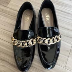 ちゃみ様専用　ZARA エナメルチェーンローファー　36のサムネイル