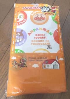 アンパンマンお食事エプロン　キッズ　新品未使用のサムネイル