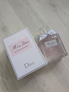MIYABI様専用♡Miss Dior Blooming Bouquet 香水のサムネイル