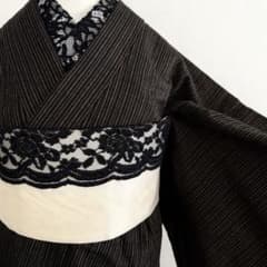 【未使用品】正絹の光沢‼️花唐草縞　紬　単衣　正絹　ストライプ 着物 黒 縞 ストライプ 紬 裄69 トールサイズ シルク 美品 - メルカリ