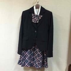 再値下げしました❗️女児150サイズスーツのサムネイル
