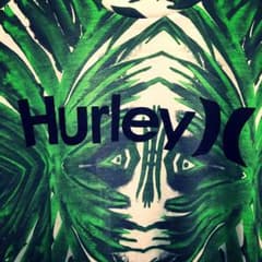 ハーレー Hurley 半袖！夏にぴったり！のサムネイル