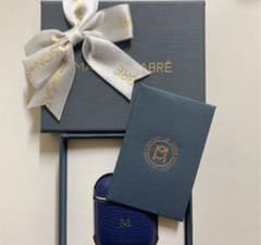 MAISONdeSABRE AirPodsケースのサムネイル