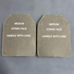 劇レア 米軍実物 USED品　キャリアプレート Mサイズ 2枚組 劇レア 美品 米軍実物 USED品 キャリアプレート Mサイズ 2枚組 - メルカリ