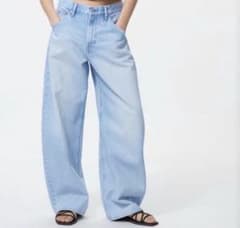 UNIQLO バギーカーブジーンズ Light Blue 24のサムネイル
