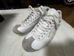 adidas スニーカーのサムネイル