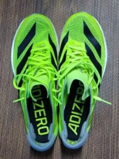 ADIZERO スパイクシューズ 蛍光イエロー - メルカリ