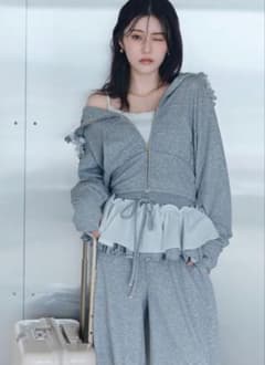 SNIDEL【UV/セットアップ対応】フリルカットパーカー 新品未使用タグ付きのサムネイル