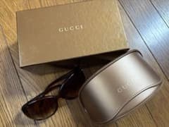 GUCCI サングラス ブラウン ハートロゴのサムネイル