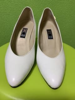 DAKS 白パンプスのサムネイル
