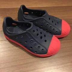crocsのサムネイル
