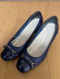 REGAL ネイビー パンプス 22.5cmのサムネイル