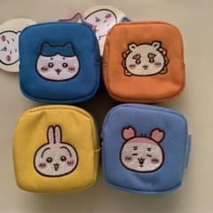 ちいかわ カラビナつき刺繍スクエアミニポーチ 4種セットのサムネイル