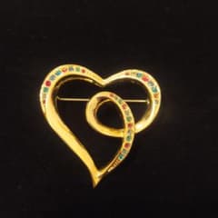 NINA RICCI　ニナリッチ　ブローチ　ハート　ゴールド　石　赤　レッド